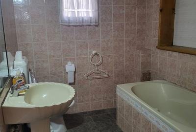 Casă cu 4 camere cu Teren 150 Mp în Mangalia