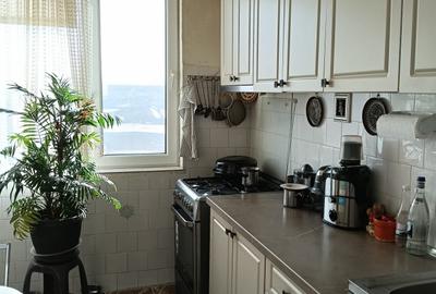Apartament cu 4 camere decomandat în Rahova - 2