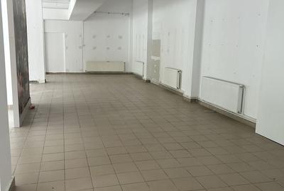 Spațiu comercial, de 256 mp, în Central - 3
