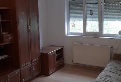Apartament cu 3 camere decomandat, mobilat în Est