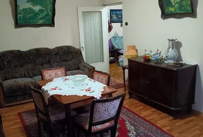 Casă cu 2 camere decomandat în Central