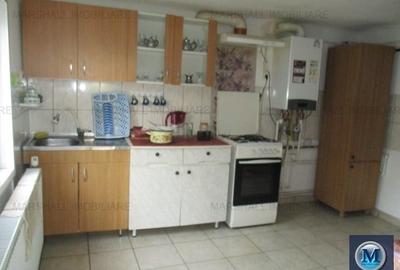 Casă cu 6 camere cu Canalizare în Traian - 12