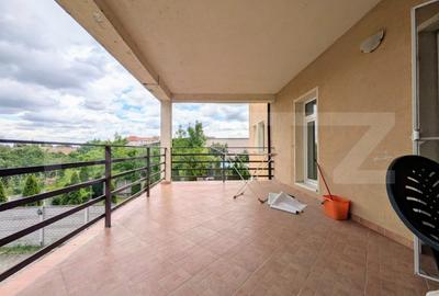 Apartament cu 12 camere decomandat, mobilat în Steaua