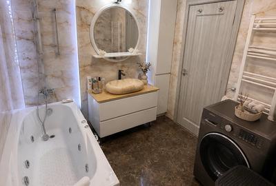 Apartament cu 3 camere decomandat în Exterior Vest