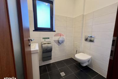 Spațiu comercial, de 350 mp, în Central