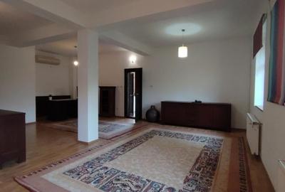 Apartament cu 5 camere în Calea Călărașilor - 2