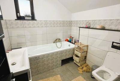 Casă cu 5 camere cu Teren 1453 Mp în Central