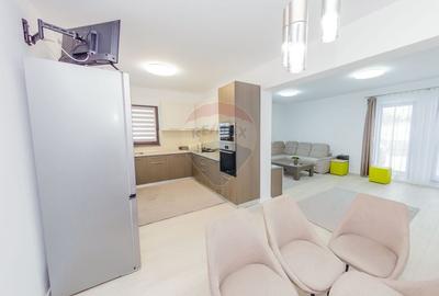 Casă cu 6 camere cu Teren 892 Mp în Est - 2