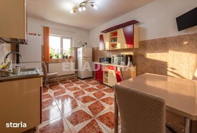 Casă cu 4 camere cu Teren 1054 Mp în Tuzla