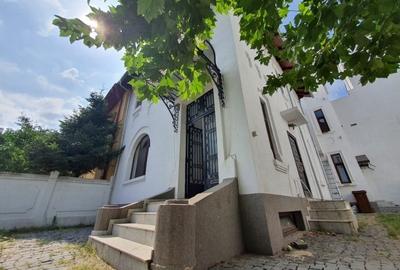 Casă cu 8 camere cu Teren 200 Mp în Kiseleff - 1