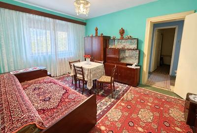 Apartament cu 3 camere semidecomandat în Cugir