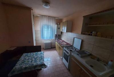 Apartament cu 3 camere decomandat în Independenței - 2
