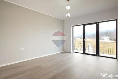 Casă cu 5 camere cu Teren 400 Mp în Bunloc