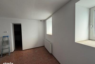 Casă cu 4 camere cu Teren 158 Mp în Păcurari