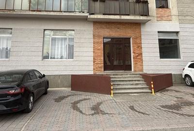Spațiu comercial, de 195 mp, în Central - 8