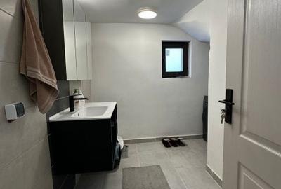 Casă cu 4 camere în Central