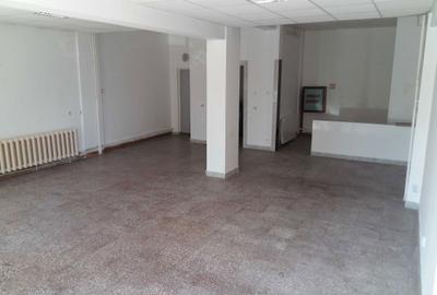 Spațiu comercial, de 70 mp, în Central - 3