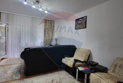 Apartament cu 3 camere decomandat, mobilat în Micălaca