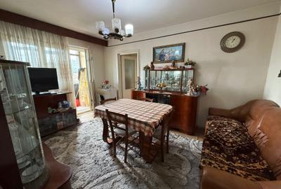 Apartament cu 3 camere decomandat în Central - 1