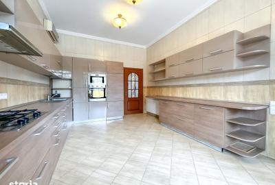 Casă cu 8 camere cu Teren 1000 Mp în Central - 14
