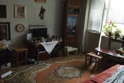 Apartament cu 3 camere semidecomandat în Universității