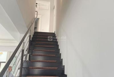 Casă cu 3 camere cu Canalizare în Bucium - 2