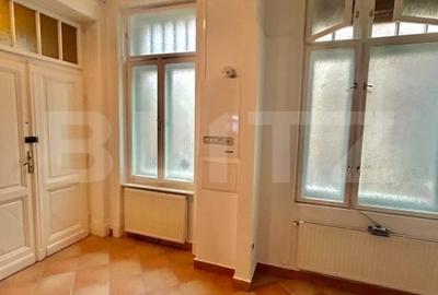 Apartament cu 5 camere semidecomandat în Central