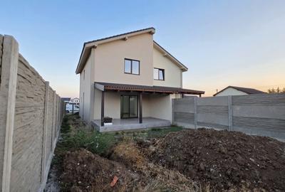 Casă individuală cu 3 camere cu Canalizare în Sânandrei
