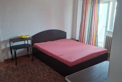 Apartament cu 2 camere semidecomandat în Apărătorii Patriei