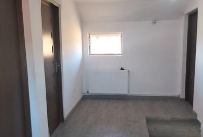 Casă cu 4 camere în Clucereasa