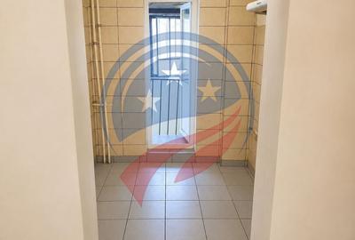 Apartament cu 2 camere semidecomandat în Craiovița Nouă