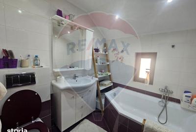 Casă cu 7 camere cu Teren 350 Mp în Central - 11