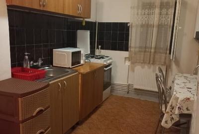Apartament cu 2 camere semidecomandat, mobilat în Lipovei