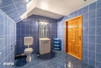 Casă cu 8 camere cu Teren 1000 Mp în Central - 1