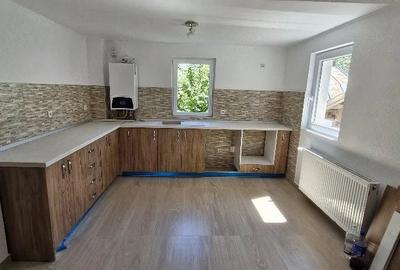 Casă cu 8 camere cu Teren 540 Mp în Poiana Țapului - 3