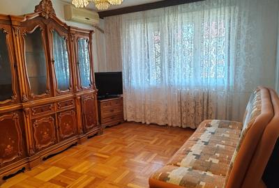 Apartament cu 3 camere semidecomandat în Podgoria