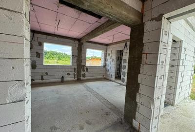 Casă cu 4 camere cu Teren 4174 Mp în Slătioarele - 8
