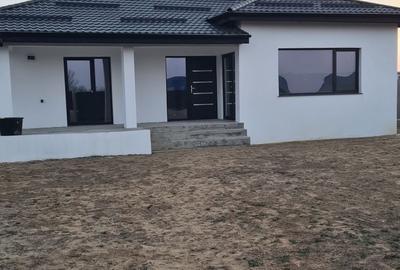 Casă cu 3 camere în Ghercești - 1