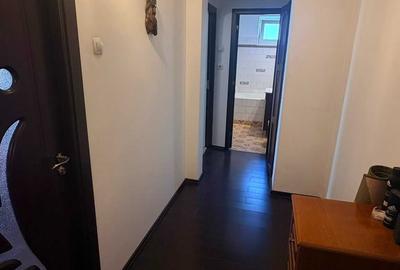 Apartament cu 3 camere decomandat în Republicii