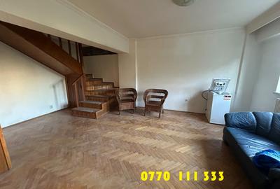 Apartament cu 3 camere decomandat în Călărași