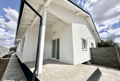 Casă cu 4 camere în Albina
