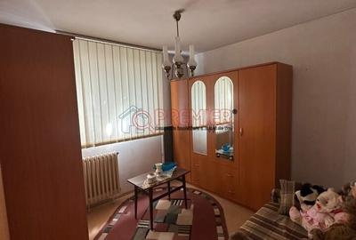 Apartament cu 3 camere decomandat în Giurgiului