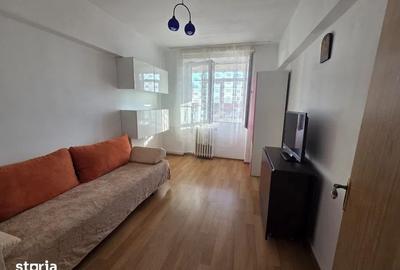 Apartament cu 3 camere decomandat în Tei