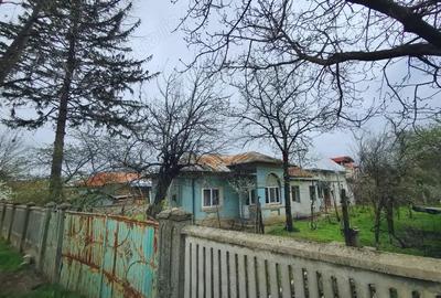 Casă cu 6 camere cu Teren 720 Mp în Central