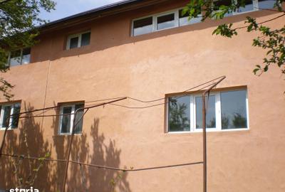 Casă cu 5 camere decomandat cu Teren 1250 Mp în Central