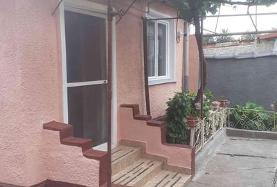 Casă cu 4 camere cu Teren 360 Mp în Central