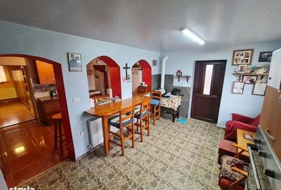 Casă cu 3 camere cu Teren 1400 Mp în Iratoșu - 2