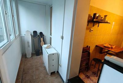 Apartament cu 2 camere semidecomandat, mobilat în Baba Novac