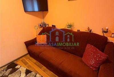 Apartament cu 3 camere decomandat în Sărari - 4