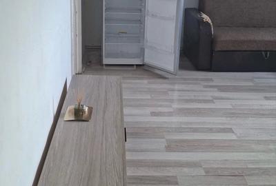 Apartament cu 2 camere decomandat în Rovinari